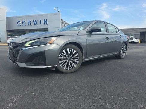 Used 2025 Nissan Altima 2.5 SV FWD image 1