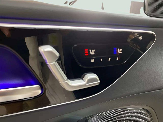 Used 2025 Mercedes-Benz C 300 Sedan image 30