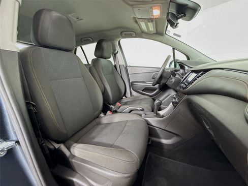 Used 2022 Chevrolet Trax LS w/ Tint and Cruise Package image 26