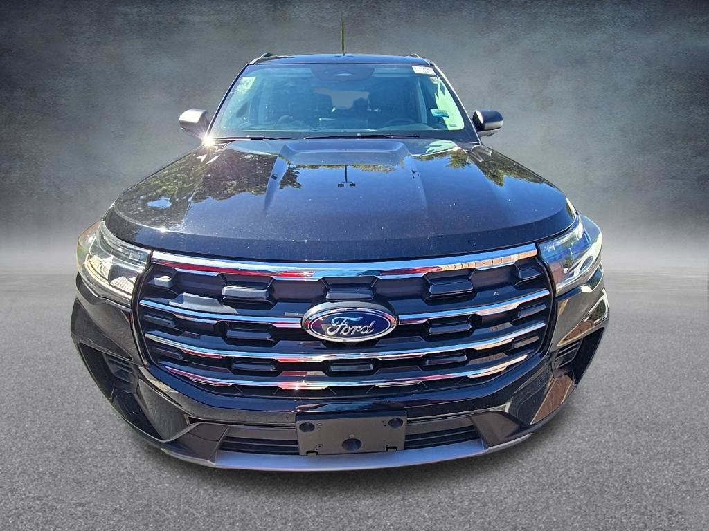 Used 2025 Ford Explorer Active AWD/4WD image 3