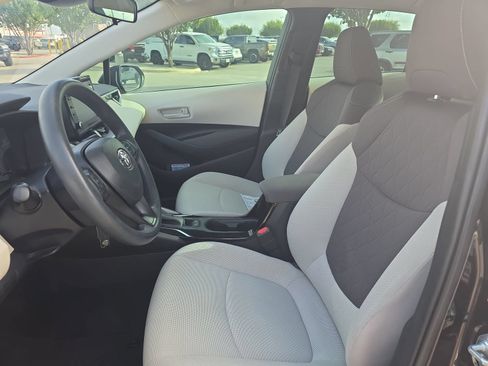 Used 2022 Toyota Corolla LE FWD image 12