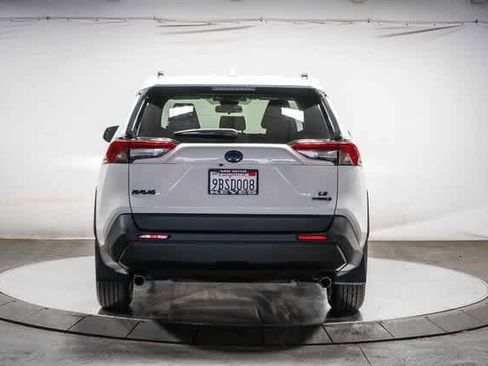 Certified 2022 Toyota RAV4 LE image 4