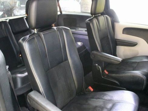 Used 2019 Dodge Grand Caravan SXT image 11