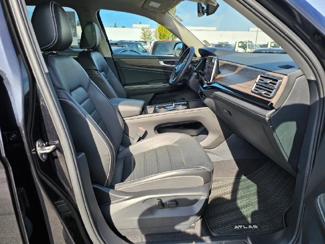 Used 2024 Volkswagen Atlas SEL AWD/4WD image 13