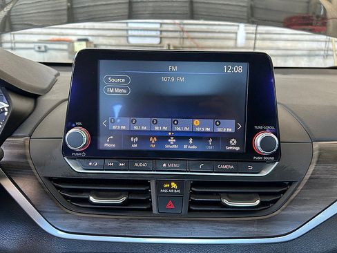 Used 2025 Nissan Altima 2.5 SV FWD image 23