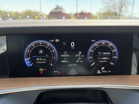 Used 2025 Volkswagen Tiguan SEL R-Line image 18