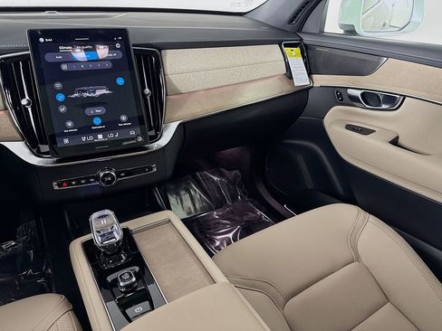 New 2026 Volvo XC90 T8 Plus w/ Protection Package Premier image 24