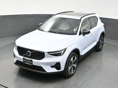 Used 2026 Volvo XC40 B5 Plus AWD/4WD image 32