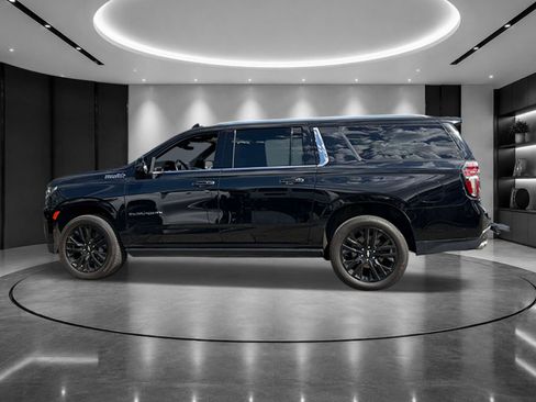 Certified 2024 Chevrolet Suburban High Country AWD/4WD image 4