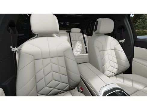 New 2026 BMW 750e xDrive AWD/4WD image 11