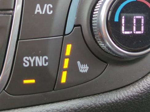 Used 2020 Chevrolet Equinox LT w/ Driver Convenience Package image 22