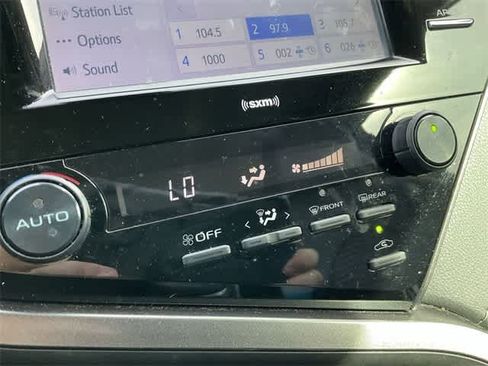 Used 2020 Toyota Camry SE image 22