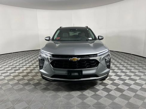 Used 2025 Chevrolet Trax LT w/ LT Convenience Package image 11