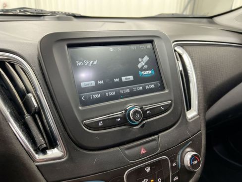 Used 2017 Chevrolet Malibu LT FWD image 14