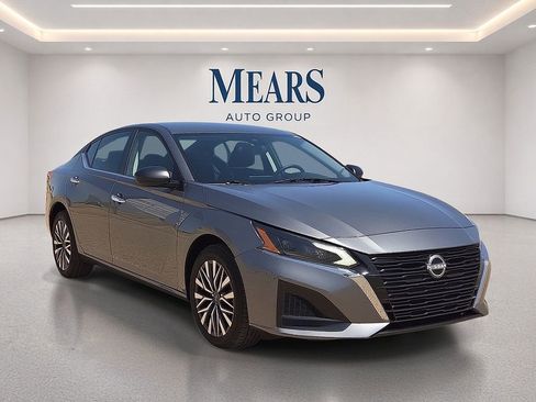 Used 2025 Nissan Altima 2.5 SV AWD/4WD image 7