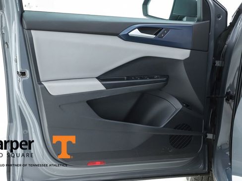 Used 2023 Volkswagen Taos SE w/ Panoramic Sunroof Package FWD image 56
