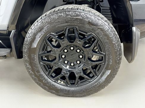 Used 2024 GMC Hummer EV 2X w/ LPO, Illumination Package AWD/4WD image 34