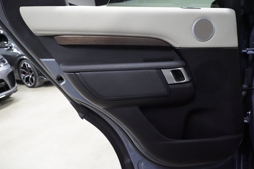 Used 2018 Land Rover Discovery HSE AWD/4WD image 21