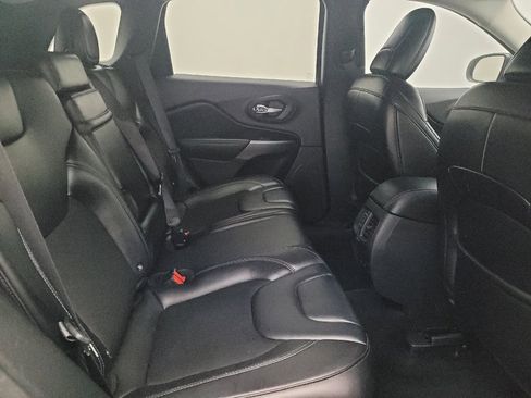 Used 2019 Jeep Cherokee Latitude Plus image 19