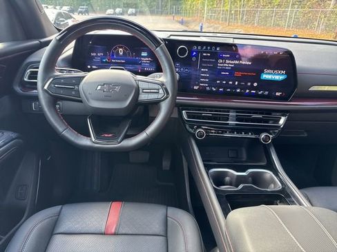 Used 2024 Chevrolet Traverse RS image 24