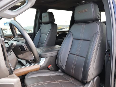 Used 2024 Chevrolet Silverado 2500 High Country w/ High Country Premium Package image 14