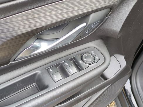 Used 2024 GMC Terrain SLE w/ Driver Convenience Package image 12