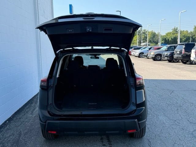 Used 2025 Nissan Rogue SV FWD image 9