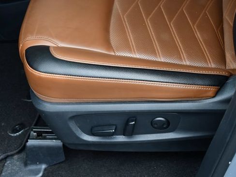Used 2025 Nissan Pathfinder Platinum AWD/4WD image 33