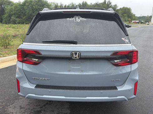 Used 2025 Honda Odyssey Elite image 2