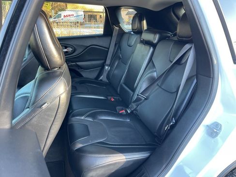 Used 2023 Jeep Cherokee Altitude Lux image 20