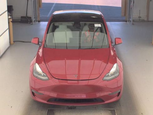 Used 2023 Tesla Model Y Performance AWD/4WD image 3