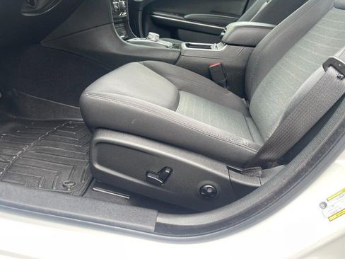 Used 2019 Chrysler 300 Touring w/ Driver Convenience Group AWD/4WD image 22