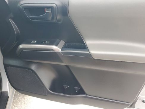 Certified 2020 Toyota Tacoma SR5 image 41
