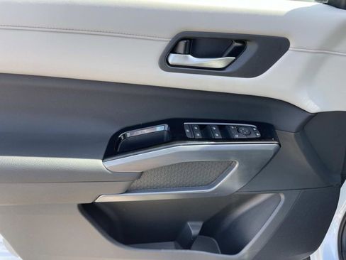 New 2026 Nissan Pathfinder SL image 23