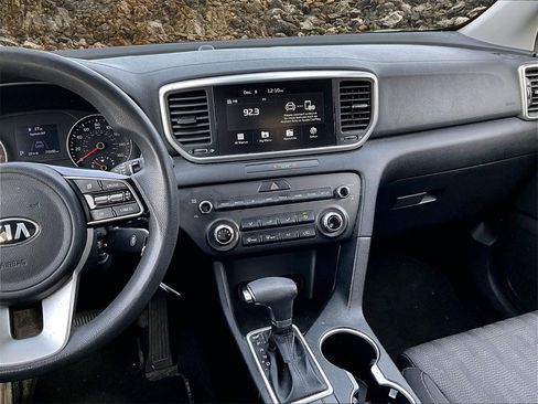 Used 2022 Kia Sportage LX image 6