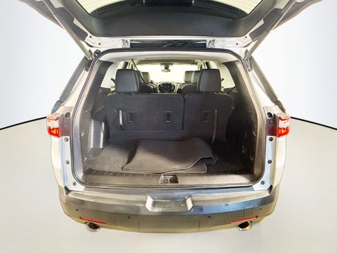 Used 2020 Chevrolet Traverse LT w/ LT Premium Package image 35