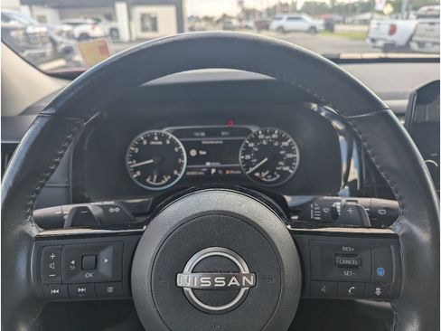 Used 2023 Nissan Pathfinder SL AWD/4WD image 17