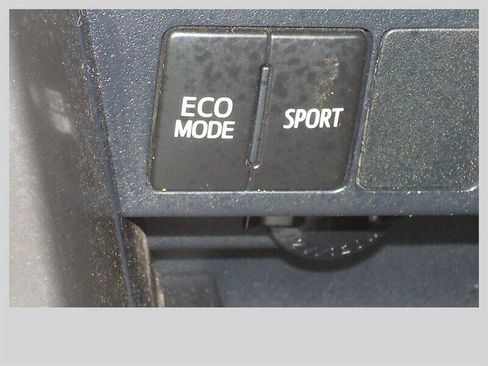 Used 2018 Toyota RAV4 XLE image 29