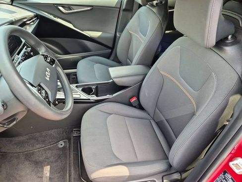 Used 2025 Kia Niro LX FWD image 24