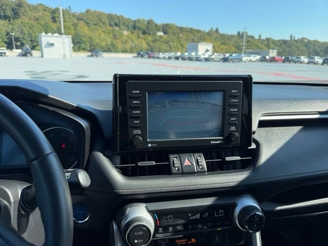 Certified 2021 Toyota RAV4 XLE Premium AWD/4WD image 20