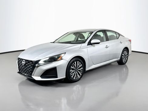 Used 2023 Nissan Altima 2.5 SV FWD image 4