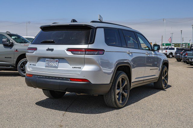Used 2022 Jeep Grand Cherokee L Limited w/ Black Appearance Package AWD/4WD image 4