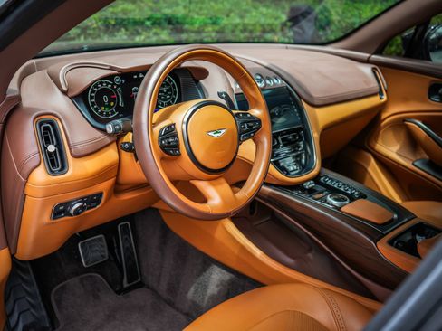 Used 2022 Aston Martin DBX AWD/4WD image 14