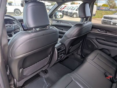 New 2025 Jeep Grand Cherokee Limited w/ Black Appearance Package image 26