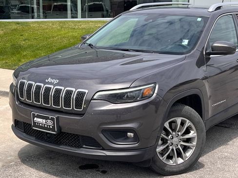 Used 2021 Jeep Cherokee Latitude Plus w/ Sun & Sound Group AWD/4WD image 2