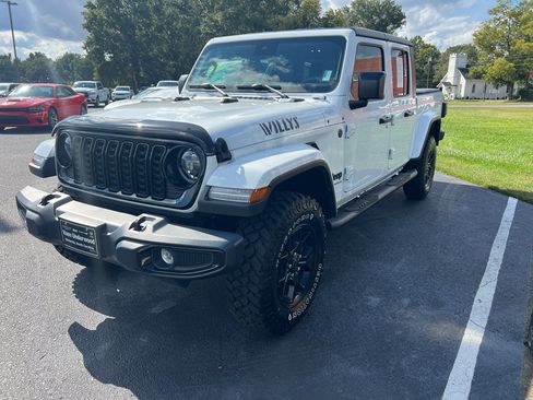Certified 2024 Jeep Gladiator Sport image 14