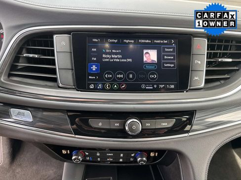 Used 2024 Buick Enclave Premium image 27