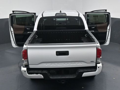 Used 2017 Toyota Tacoma Limited image 25