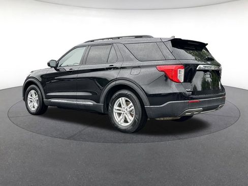 Used 2022 Ford Explorer XLT w/ Equipment Group 202A RWD image 3