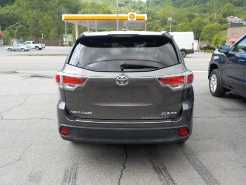 Used 2016 Toyota Highlander XLE AWD/4WD image 8